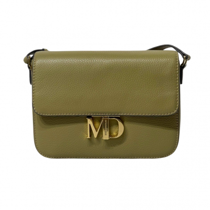 Sac Mac douglas vue de devant avec sont rabat qui ferme le sac avec l'initiale de la marque MD