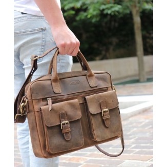 Sacoche pour homme en cuir, vue de face et de près.