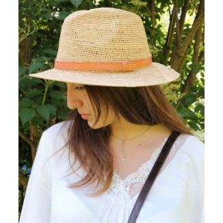 Chapeau Sovani vue de face avec un fond blanc