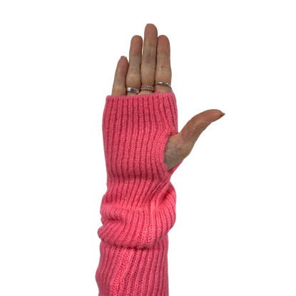 photo d'une mitaine portée main dépliée de couleur rose