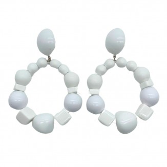 Boucles d'oreilles blanches Francine Bramli avec des formes