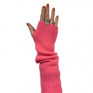 photo d'une mitaine portée main dépliée de couleur rose