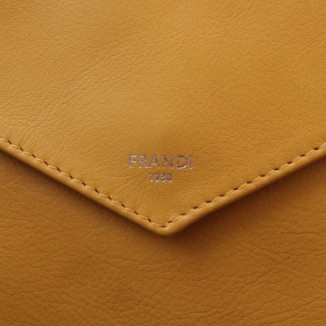 Mini sac bandoulière Frandi jaune vue de près