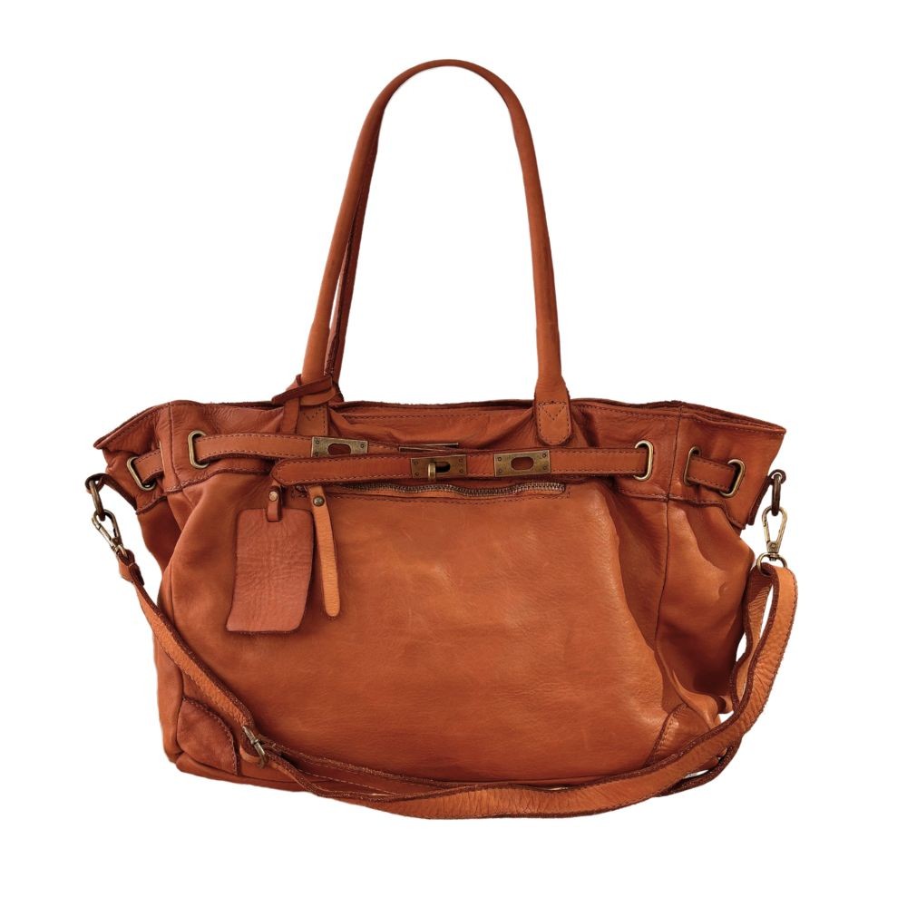 Sac Mia&Joy de couleur camel vue de face avec un fond blanc