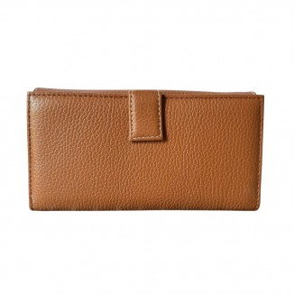Portefeuille Mac Douglas de couleur camel vue de face avec un fond blanc