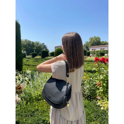 Sac garance porté épaule par une jeune fille