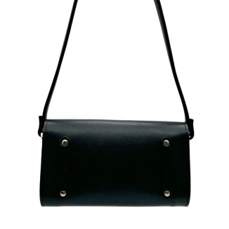 Sac à bandoulière Berthille de couleur noir vue de face avec un fond blanc
