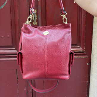 sac Mac douglas rouge vu de face avec bandoulière et poignet