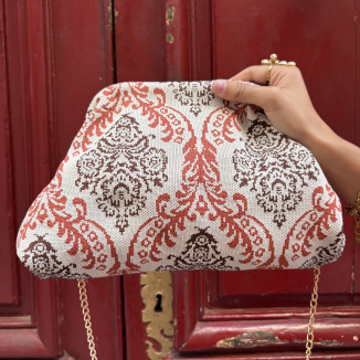 vue sur l'ouverture de la pochette en bouche