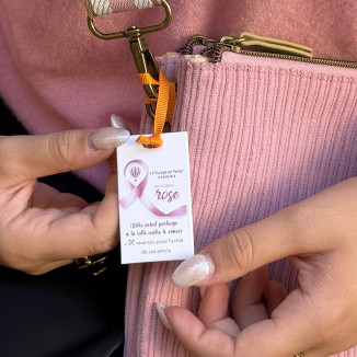 zoom sur l'étiquette pour octobre rose