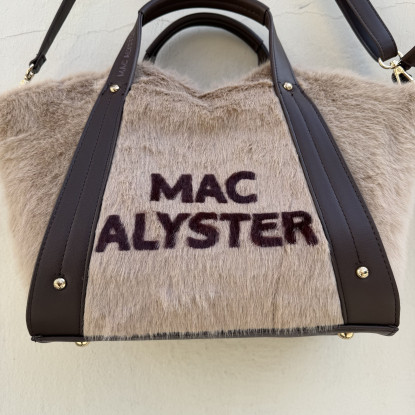 zoom sur la marque du sac