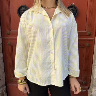 blouse vue de dos avec le noeud