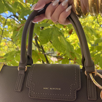 Zoom sur les poignées du sac