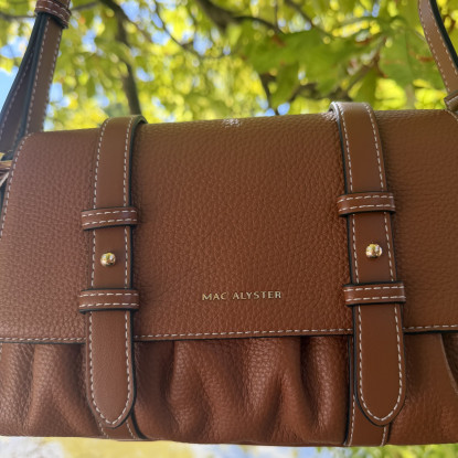 zoom sur le devant du sac
