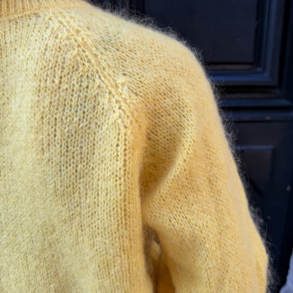 pull Marie île de Ré jaune porté