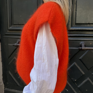 pull Marie île de Ré orange col rond sans manches vue de face