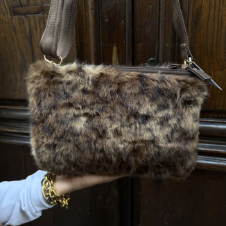 sac vue de en fourrure leopard
