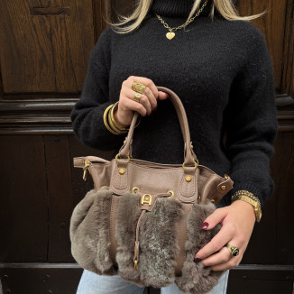 sac vu de face en fourrure