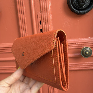 vue de profil porte monnaie orange