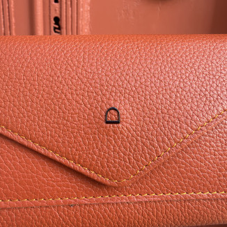zoom cuir orange