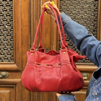 Sac à main en cuir carmin style bourse Arthur & Aston de dos
