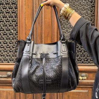 Sac a main Arthur & Aston en toile noir porté